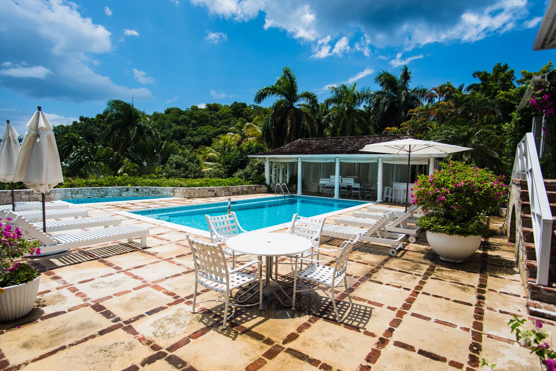 Paradise Inn